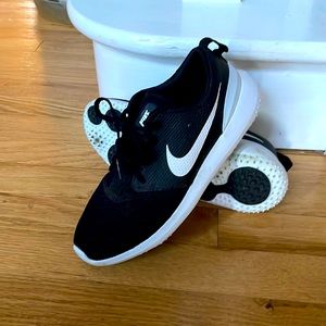 Black Nike golf kids size 5. Only used a couple times.